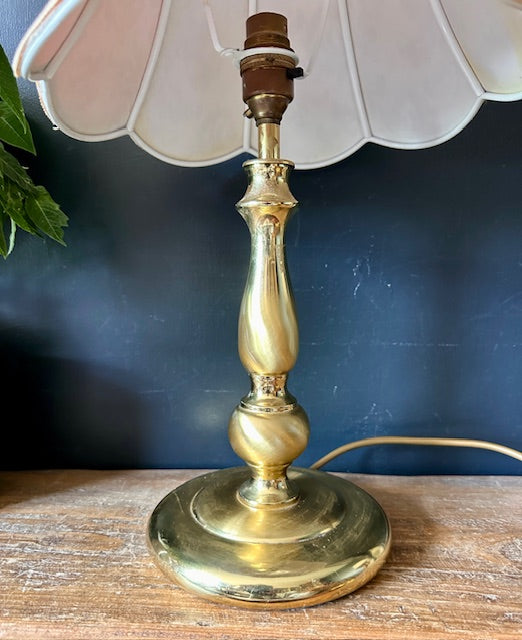 Vintage Brass Table Lamp Base, With Golden Scalloped Lamp Shade, Bedside Lamp, Small Table, Console Lamp, With Shade, Rustic Home Decor, Cottagecore Decor