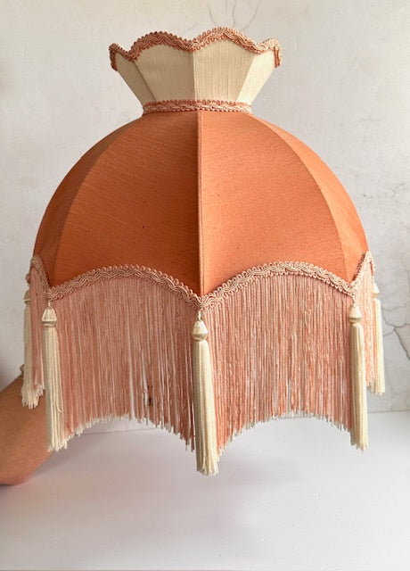 Large Vintage Fringed Lampshade, Cream & Coral Colour, Tassel Table Lamp Shade, Art Deco Style, Scalloped Lampshade Grannycore Decor, Grandmillennial Decor,