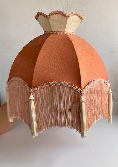 Large Vintage Fringed Lampshade, Cream & Coral Colour, Tassel Table Lamp Shade, Art Deco Style, Scalloped Lampshade Grannycore Decor, Grandmillennial Decor,