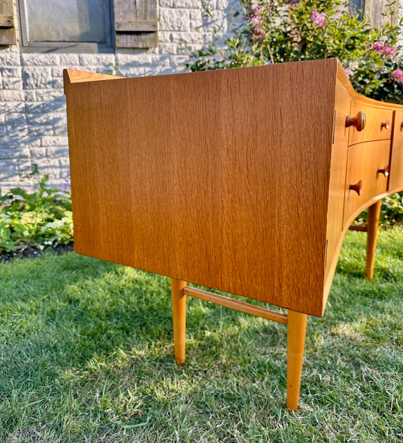 Mid Century Modern Small Sideboard, Drinks Cabinet, Media Unit, Scandinavian Style, Living Room Furniture, Mid Century Modern, Retro, 1960's Decor