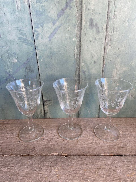 5 Vintage Glasses, Drinks Tray, Aperitif, Wine Glasses, Decorative, Etched, Stemmed Glasses, Bar Ware, Party Glassware, Table Decor,