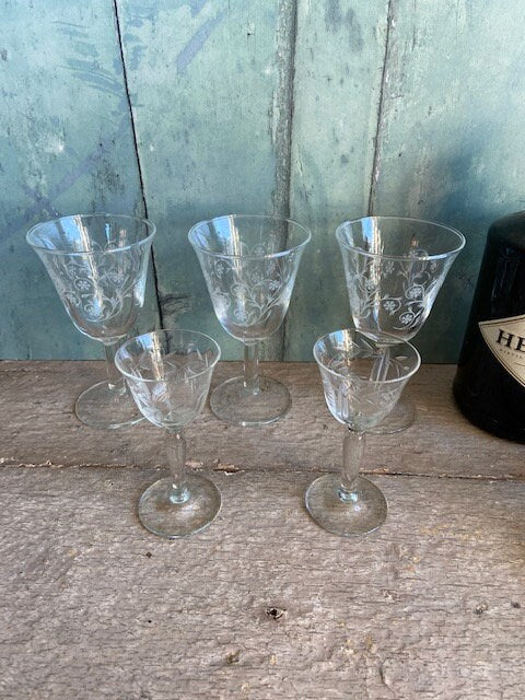 5 Vintage Glasses, Drinks Tray, Aperitif, Wine Glasses, Decorative, Etched, Stemmed Glasses, Bar Ware, Party Glassware, Table Decor,